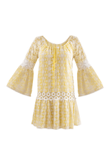 Vestido corto bordado con mangas campana