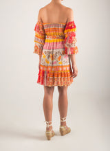 Vestido corto estampado con volantes