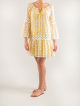 Vestido corto bordado con volantes