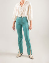 Pantalón vaquero con bolsillos y botones