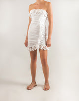 Vestido corto con volantes y mangas